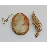 Stylised 9ct brooch, 4.6g and a further large 9ct cameo brooch depicting the profile of a lady, (2)