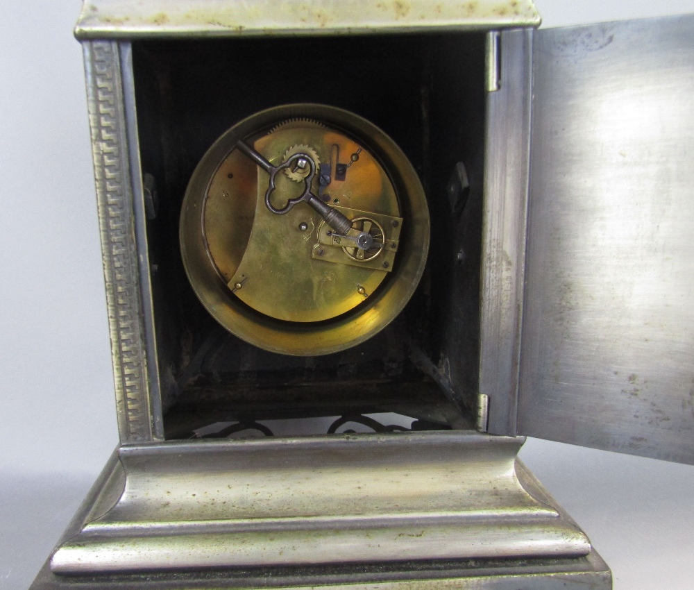 French brass cased figural mantle clock mounted by a cherub with gallery rail, twin cherub type - Image 4 of 5