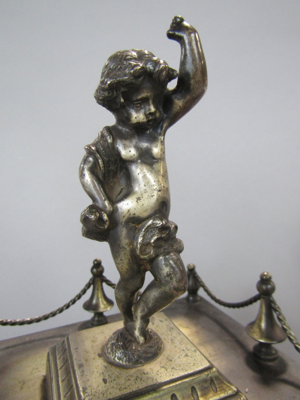 French brass cased figural mantle clock mounted by a cherub with gallery rail, twin cherub type - Image 5 of 5