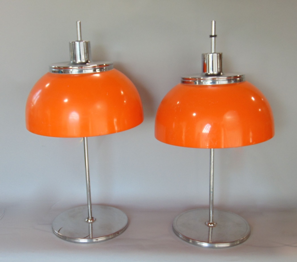 Pair of Italian mushroom table lamps by Harvey Guzzini with chrome bases and finials, 60 cm high (