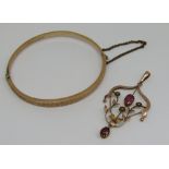 9ct Art Nouveau pink paste drop pendant and a 9ct hinged bangle with engraved foliate decoration (