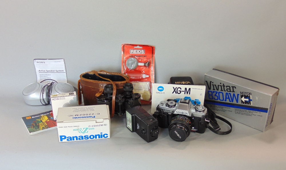 Vintage Minolta camera with leather carry case, together with a collection of various Minolta