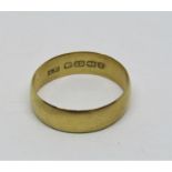 22ct wedding ring, size T, 5.1g