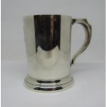 A simple silver half pint tankard with loop handle, gilt lined, Birmingham 1928, 7oz approx
