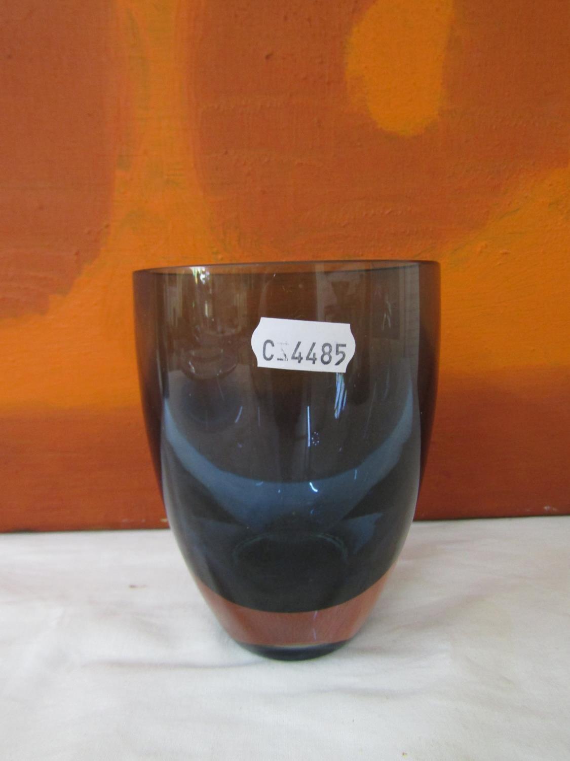 A mixed collection of modern glassware to include a Mdina heavy glass faceted vase - Image 6 of 11