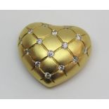 18ct heart shaped pendant with diamond set diaper decoration, 8.1g