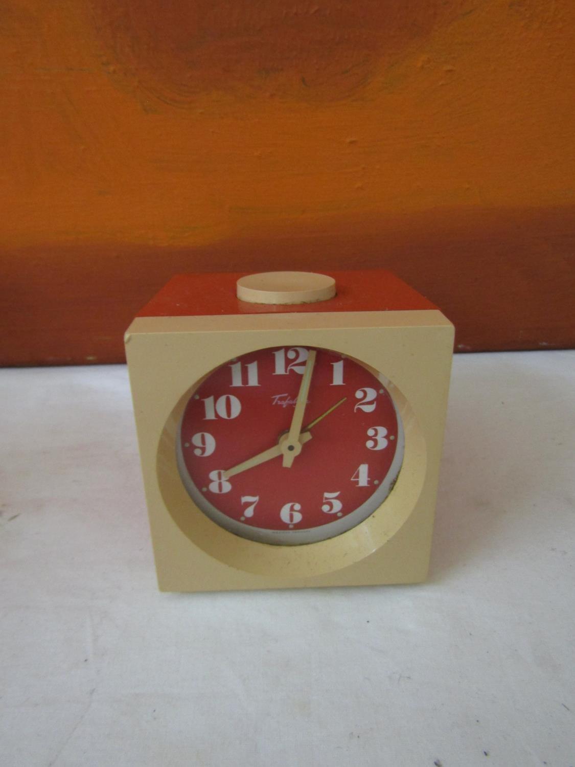 A collection of retro alarm clocks to include a Rhythm four jewel transition bell clock with day - Image 4 of 5