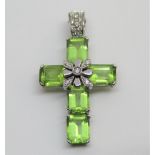 18ct white gold peridot and diamond cross pendant, 5.4g