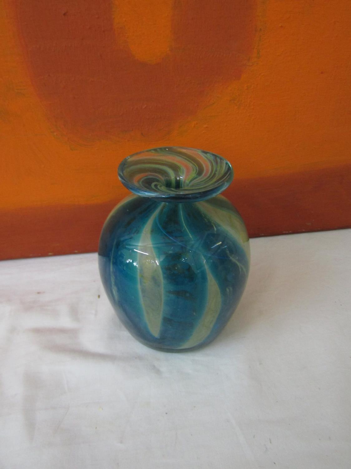 A mixed collection of modern glassware to include a Mdina heavy glass faceted vase - Image 8 of 11