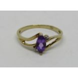9ct amethyst crossover ring, size O, 1.5g