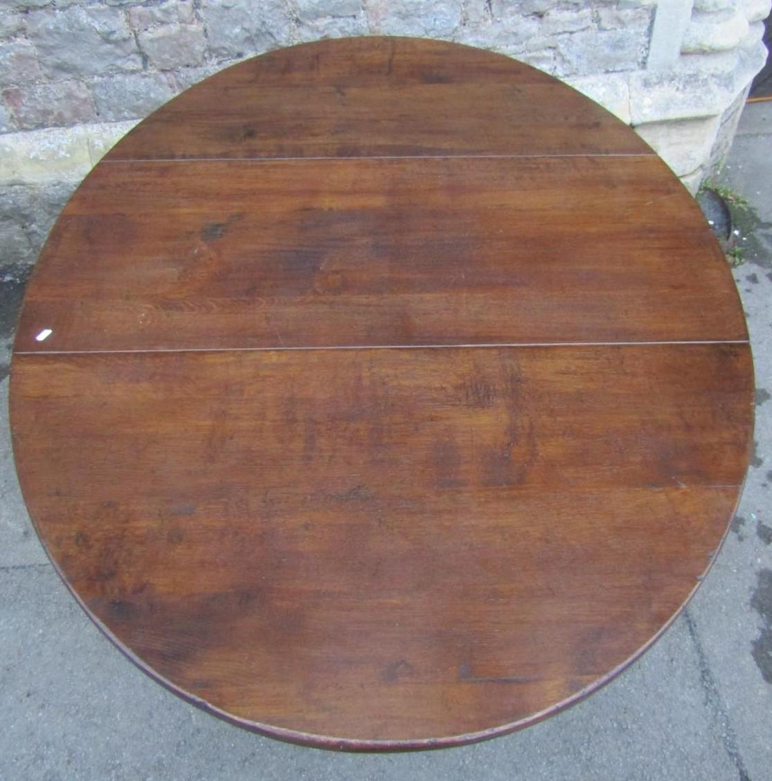 A good quality reproduction old English style oak oval drop leaf gateleg dining table with - Image 2 of 3
