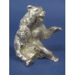 Good quality cast silver model of a bear, maker S M D Castings, London 1972, 6.5cm high, 10oz approx