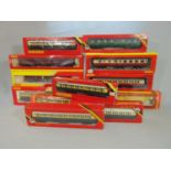 Mixed Hornby boxed coaches including R4562 Operating Mail coach and 11 others (12)