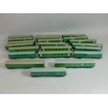 Box of 21 Hornby Dublo coaches in Southern Rail green livery (21)