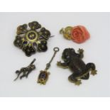 Group of costume jewellery comprising a floral tortoiseshell pique work brooch, 'JS' to reverse (