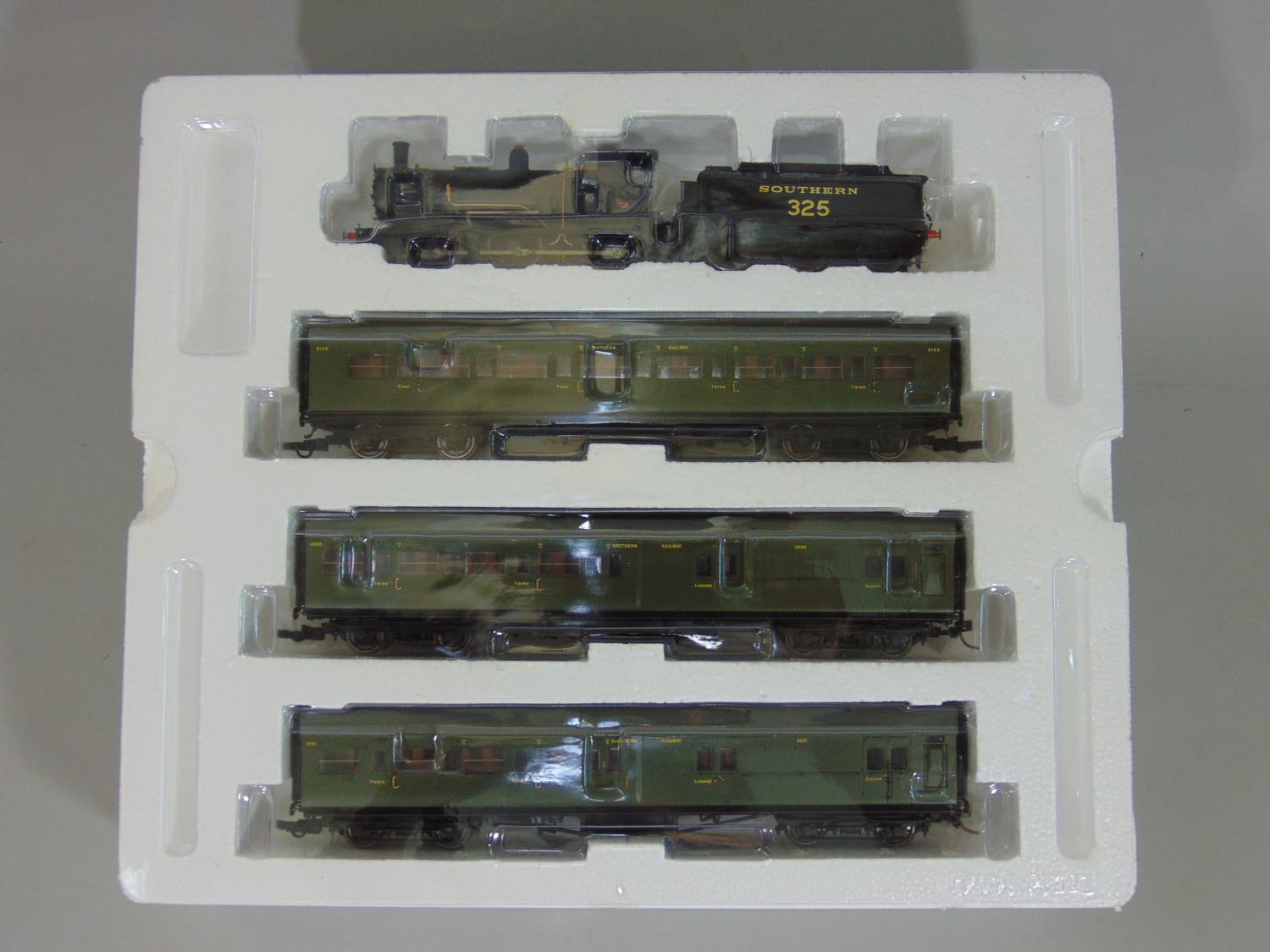 Hornby 'Return from Dunkirk' Train Pack (limited edition), includes SR 0-6-0T Drummond class 700 ' - Image 3 of 4