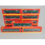 11 Hornby Maunsell coaches in green livery, boxed with original packaging (11)