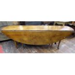 A high quality oak wake table, mid 20th-century in an 18th century manner, the well figured top