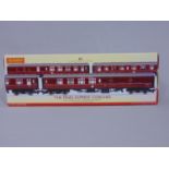 Hornby 'The Pines Express' Coaches R4229 coach pack, complete and in very good condition (1)