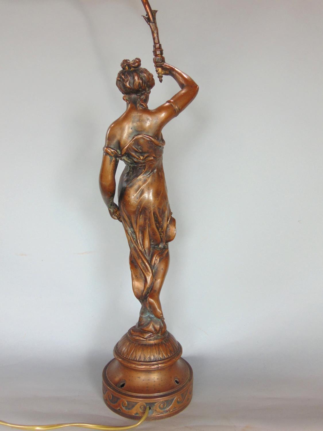 French cast spelter figural table lamp with typical decoration of a robed maiden, the sconce with - Image 3 of 3