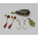 Group of jewellery comprising a pair of 18ct coral drop earrings (af), a yellow metal filigree