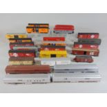 Approx 20 HO gauge mixed wagons and coaches,mostly Santa Fe, unboxed (1 boxful)