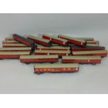 Hornby Dublo Super Detail coaches in crimson including a Restaurant Car and 2 Sleeping Cars (22) (