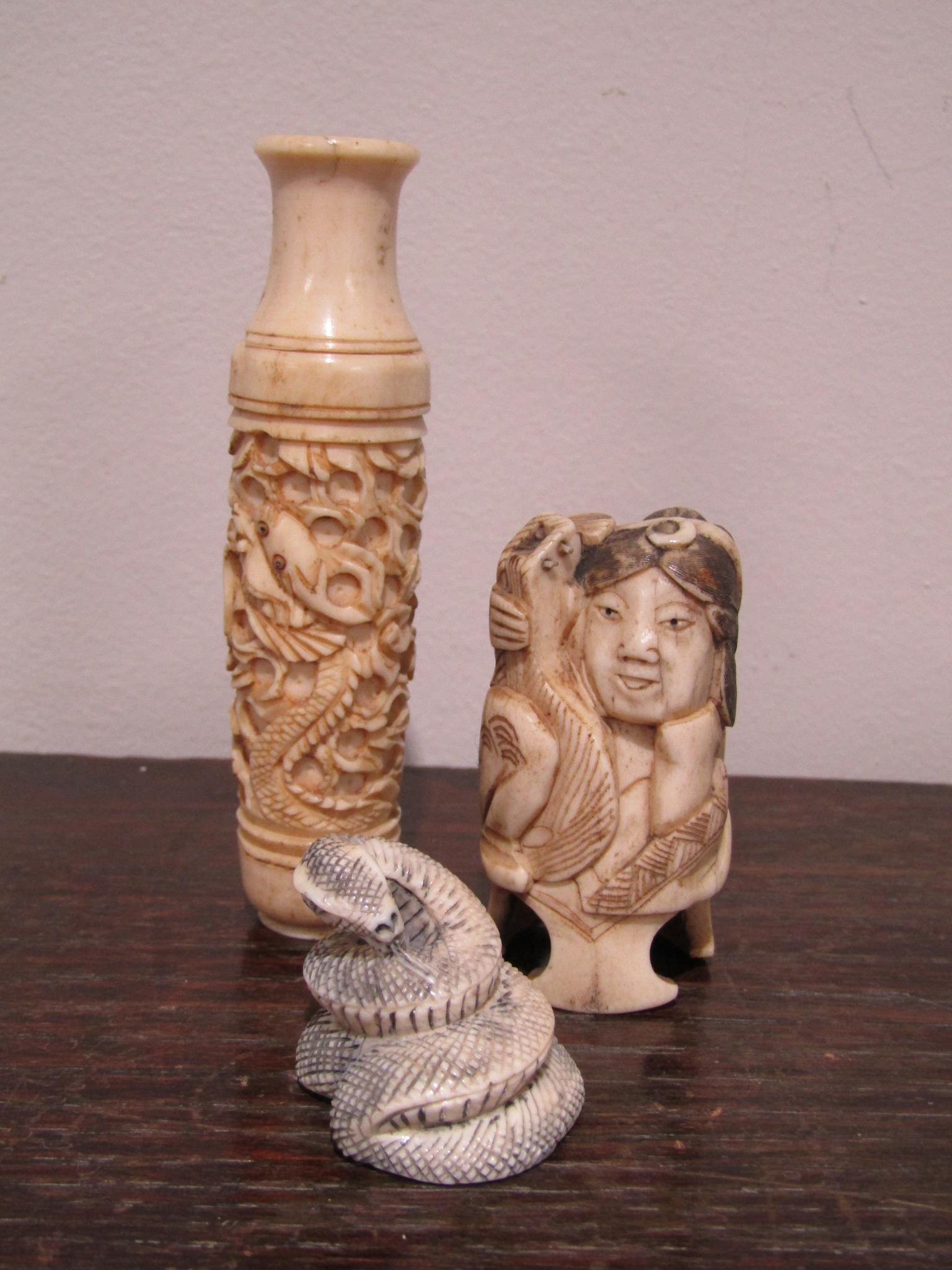 Japanese ivory netsuke in the form of a snake 3 cm high, with a carved bone vase