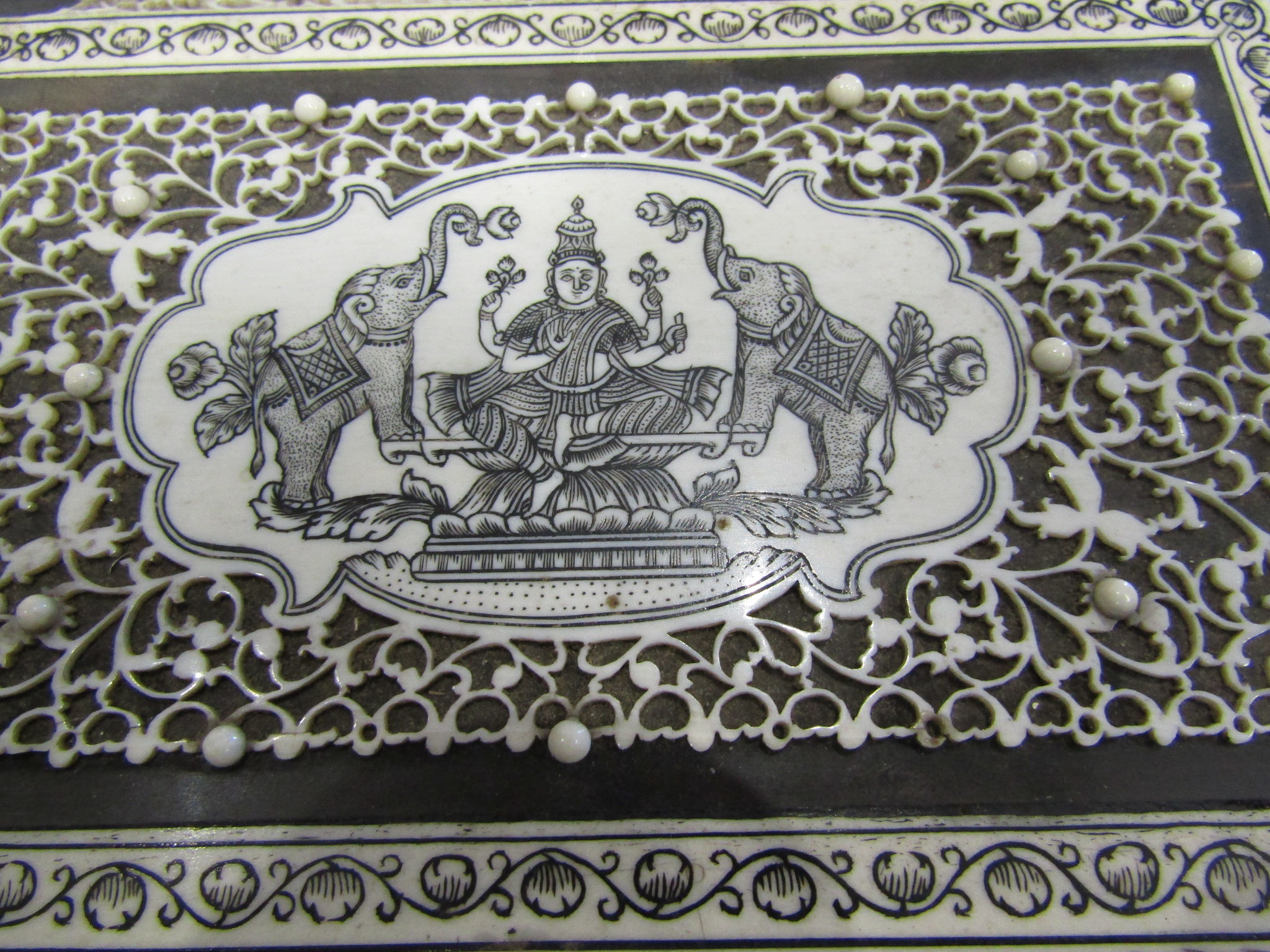 Vizagapatam casket the lid with central panel decorated with a Buddhistic deity - Image 3 of 4