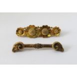 Etruscan Revival yellow metal brooch flanked by twin ram heads, 3.4g, together with a further