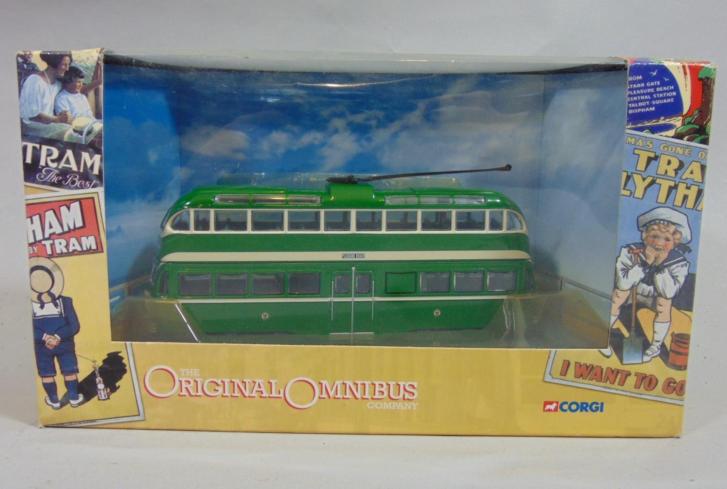 Collection of boxed model buses including 11 Corgi Omnibus, a Bedford coach Corgi Classic and 9 - Image 4 of 5