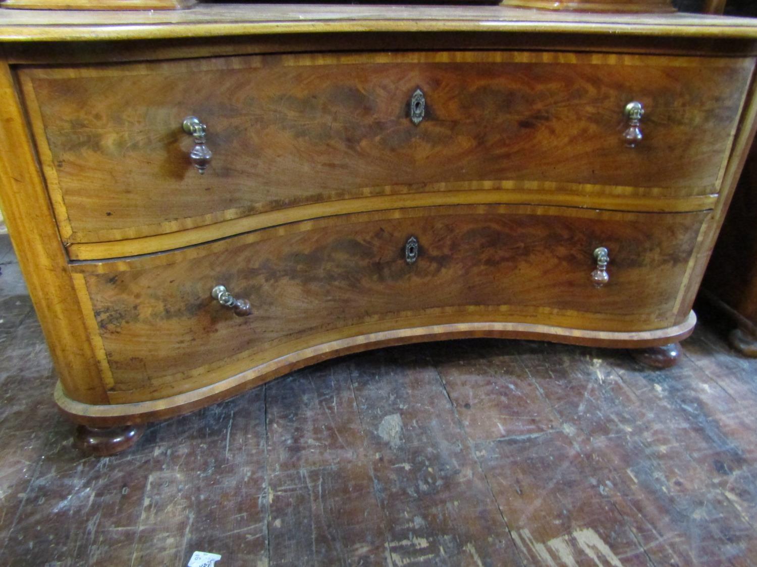 A good quality 19th century continental mahogany dressing table, the low set base of concave form, - Image 3 of 4