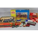 Hornby Dublo collection including set 20/30 Diesel electric goods train, 2206 0-6-0 tank loco,