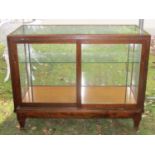 An Edwardian/early 20th century oak framed floorstanding shop shop display cabinet/counter with