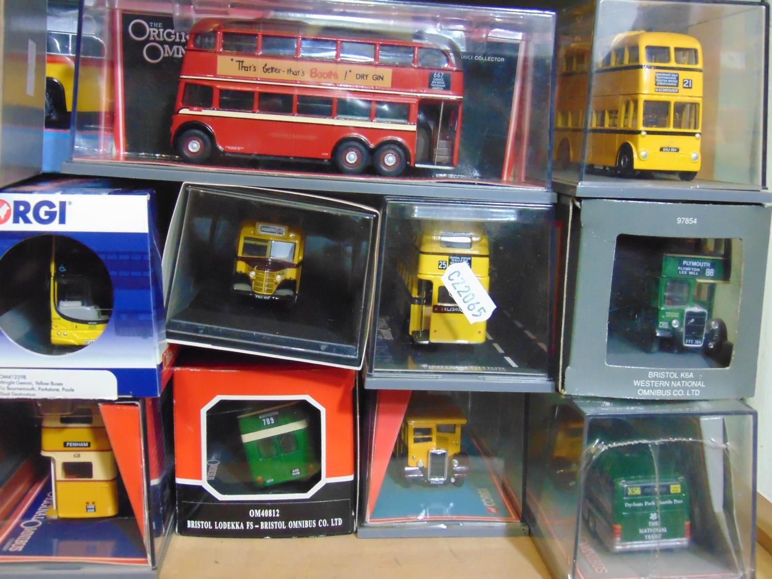 Collection of boxed model buses including 11 Corgi Omnibus, a Bedford coach Corgi Classic and 9 - Image 3 of 5