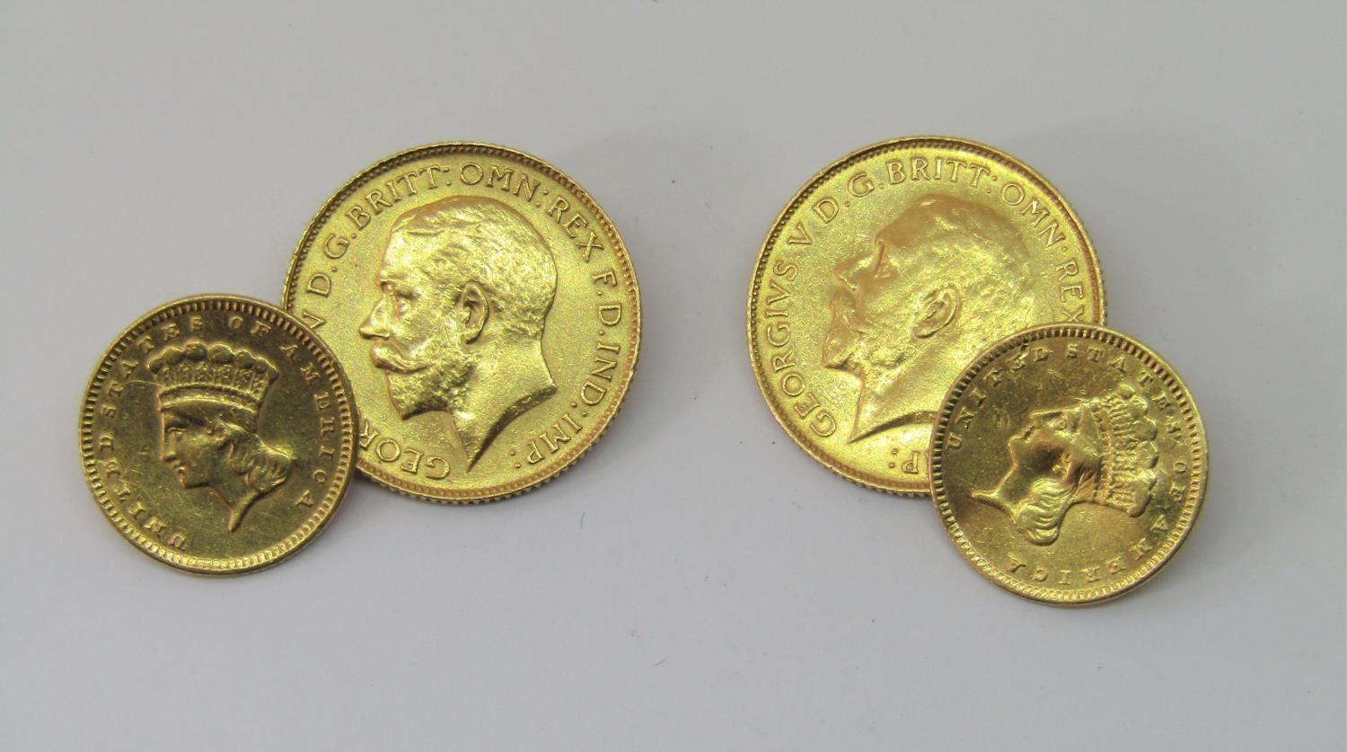 Pair of cufflinks composed of two half sovereigns dated 1925 and 1926 and two further gold coins,