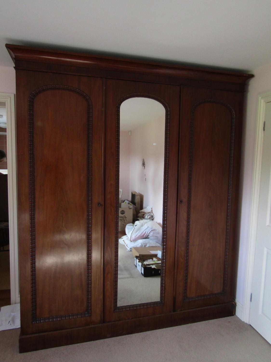 A good quality Victorian mahogany triple wardrobe, the central mirror panelled door flanked by two - Image 3 of 6