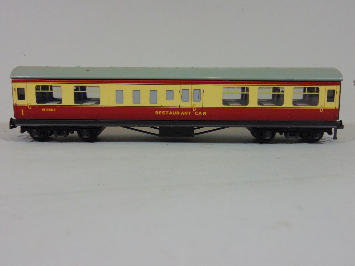 Hornby Dublo collection including set 20/30 Diesel electric goods train, 2206 0-6-0 tank loco, - Image 4 of 5