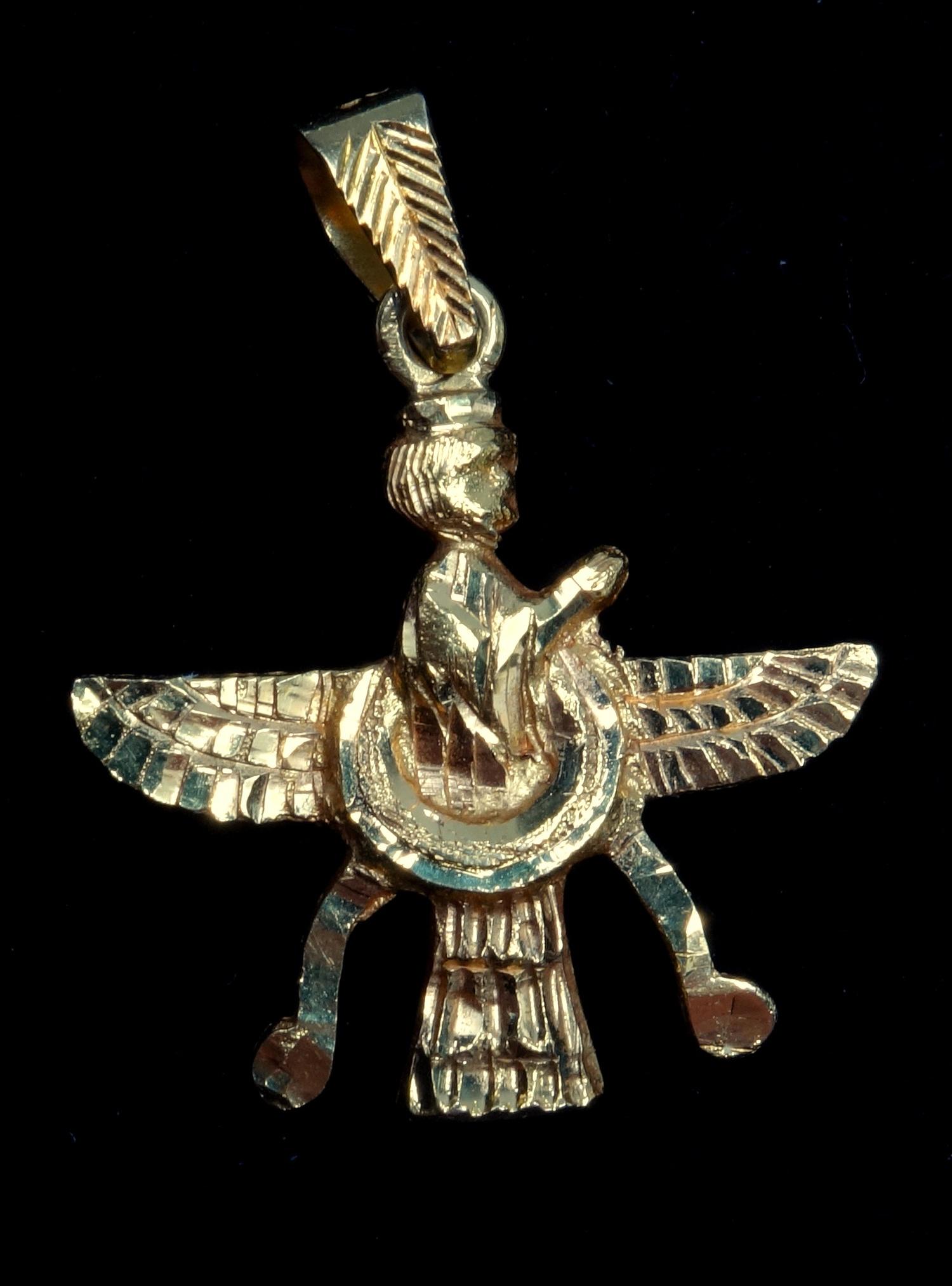 A YELLOW METAL FARAVAHAR CHARM/PENDANT, STAMPED 22 C, GROSS WEIGHT APPROXIMATELY 4.7 GRAMS - Bild 2 aus 2