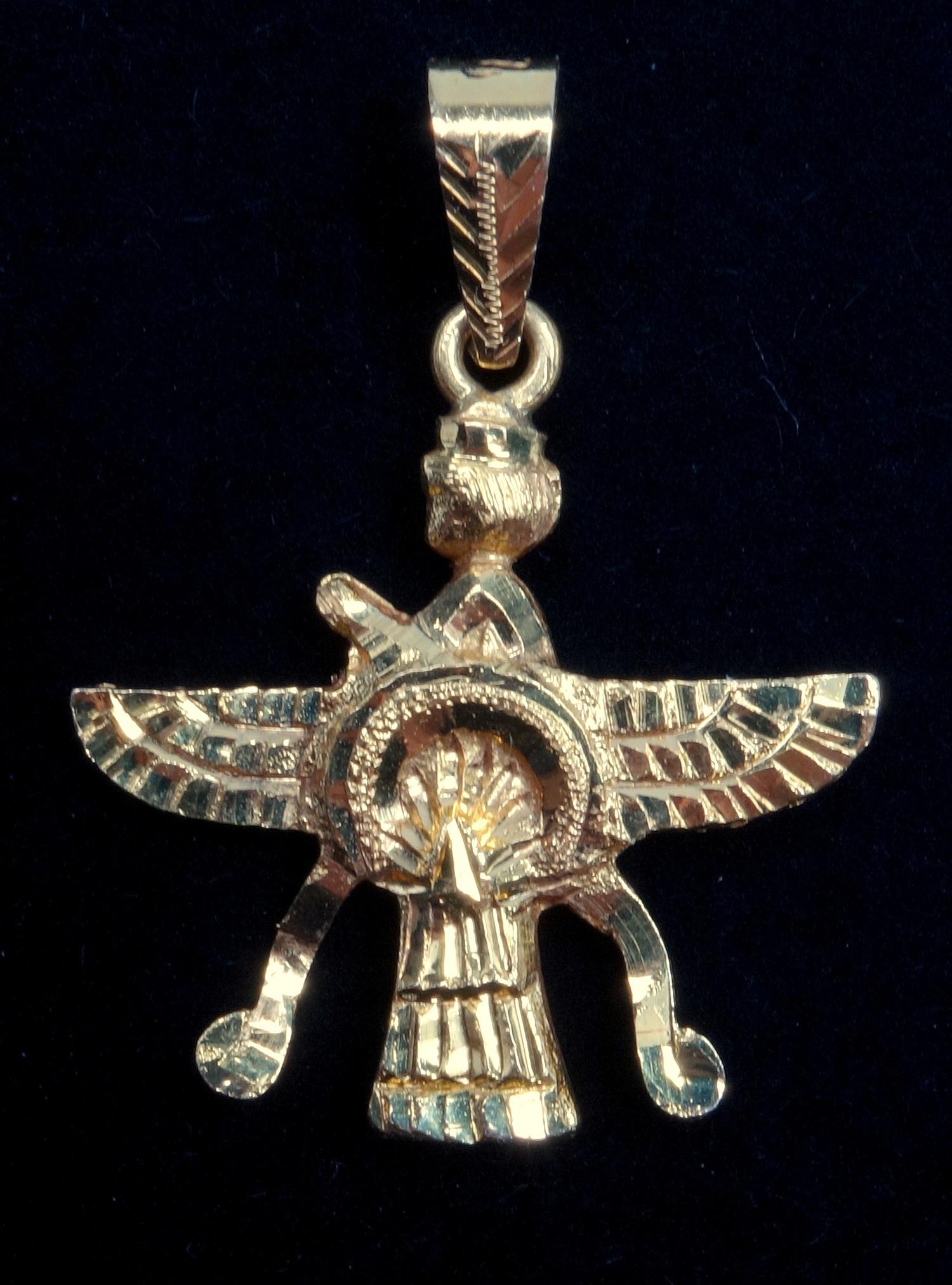 A YELLOW METAL FARAVAHAR CHARM/PENDANT, STAMPED 22 C, GROSS WEIGHT APPROXIMATELY 4.7 GRAMS