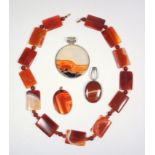 IMPRESSIVE RECTANGULAR AND SPHERICAL AGATE BEAD NECKLACE, RECTANGULAR BEADS 23 X 35 MM APPROX. (