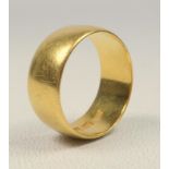 A 22 CT GOLD WEDDING RING, SIZE M, 6.6 GRAMS