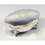 SILVER JEWELLERY BOX, BY HENRY MATTHEWS, BIRMINGHAM 1911, THE OVAL/SERPENTINE BODY WITH A HINGED