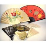 VICTORIAN SILK FAN WITH EMBROIDERED FLORAL DECORATION (L. 35.2 CM) BLACK LACE FAN (L.35.5 CM) FOUR