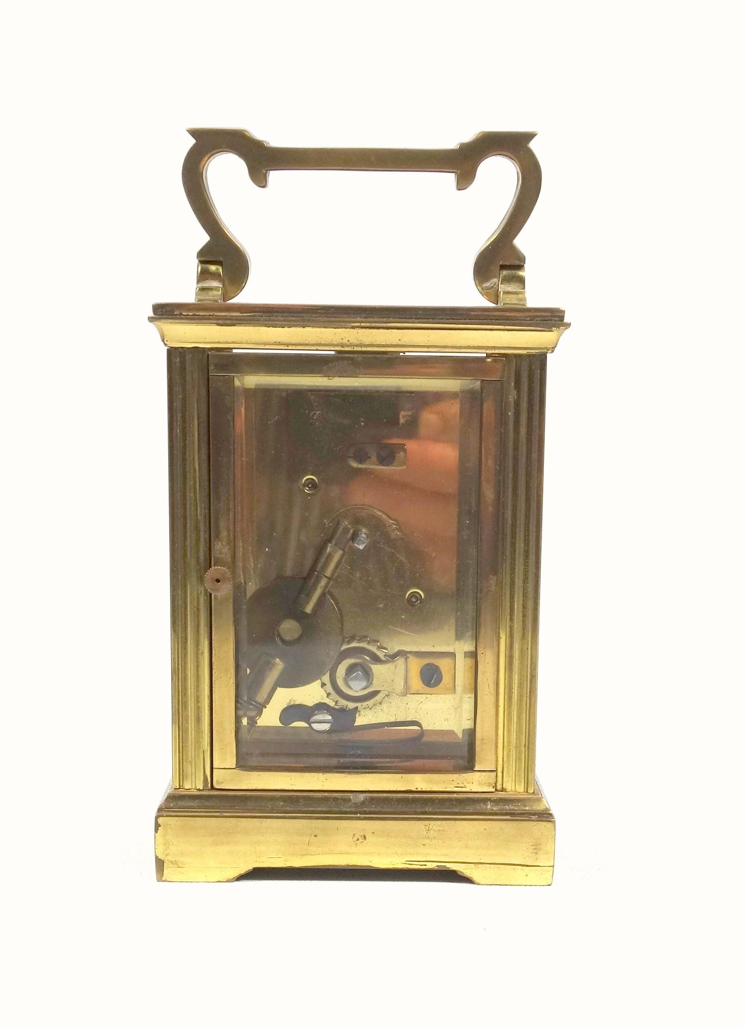 FRENCH CARRIAGE TIMEPIECE WITH A WHITE ENAMELLED DIAL ENCLOSING AN EIGHT DAY MOVEMENT IN A BRASS - Image 3 of 5