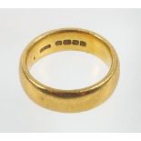 22 CT GOLD WEDDING RING BY AC CO., BIRMINGHAM 1924, 11 GRAMS