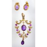 EDWARDIAN 9CT GOLD OPENWORK PENDANT SET AMETHYST AND SEED PEARLS, (H. 4 CM OVERALL) AND A PAIR OF