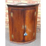 MID 18TH CENTURY BOWFRONTED OAK HANGING CORNER CUPBOARD WITH TWO MAHOGANY BANDED DOORS, ENCLOSING