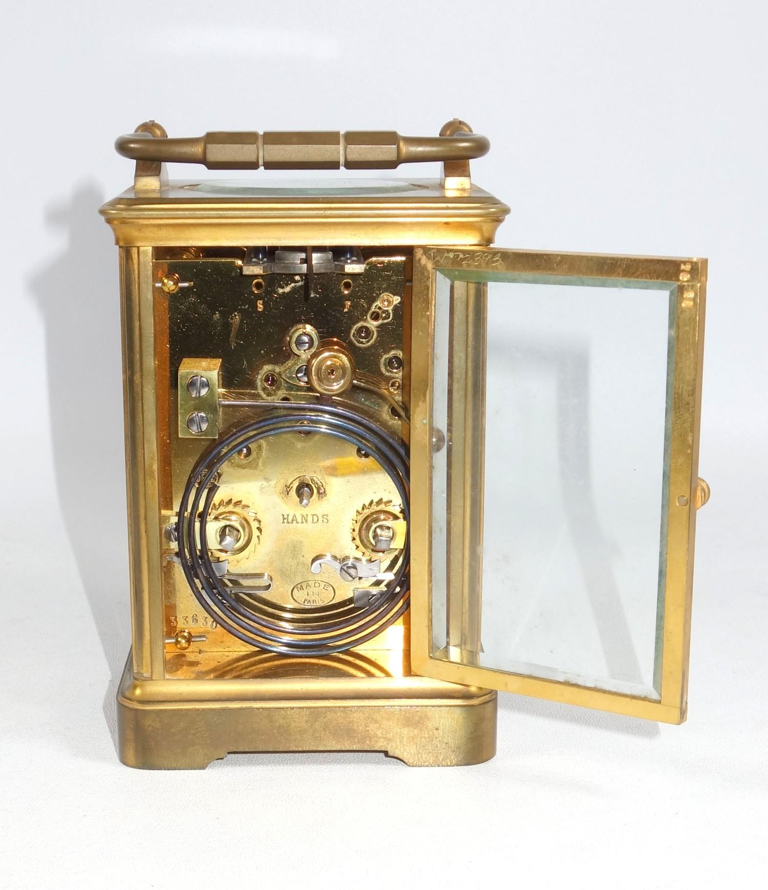 EARLY 20TH CENTURY FRENCH CARRIAGE CLOCK WITH A WHITE ENAMEL DIAL ENCLOSING AN EIGHT DAY MOVEMENT, - Image 8 of 9