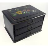 A GOOD QUANTITY OF COSTUME JEWELLERY TOGETHER WITH A SMALL LACQUERED THREE DRAWER CHEST (H. 17 CM,